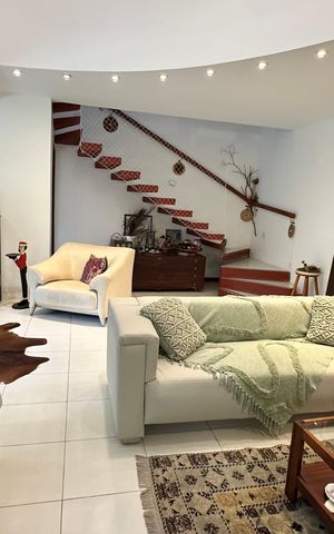 Casa à venda com 300m², 5 quartos e 2 vagasSala