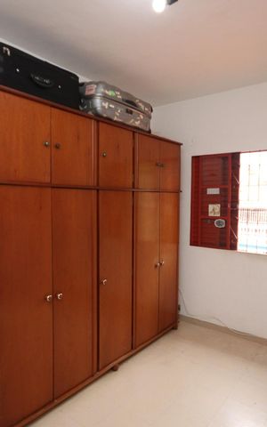 Casa à venda com 256m², 6 quartos e 3 vagas Casa à venda com 256m², 6 quartos e 3 vagasQuarto 2