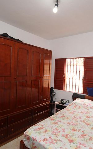Casa à venda com 256m², 6 quartos e 3 vagas Casa à venda com 256m², 6 quartos e 3 vagasQuarto 1