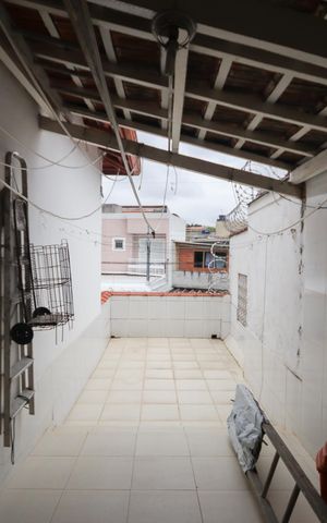 Casa à venda com 256m², 6 quartos e 3 vagas Casa à venda com 256m², 6 quartos e 3 vagasQuintal / Área de Serviço