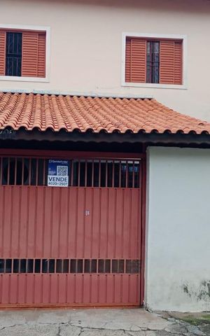 Casa à venda com 256m², 6 quartos e 3 vagas Casa à venda com 256m², 6 quartos e 3 vagasFachada / Placa