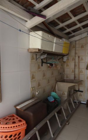 Casa à venda com 256m², 6 quartos e 3 vagas Casa à venda com 256m², 6 quartos e 3 vagasQuintal / Área de Serviço