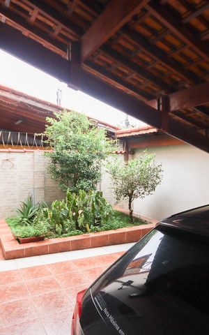Casa à venda com 256m², 6 quartos e 3 vagas Casa à venda com 256m², 6 quartos e 3 vagasGaragem
