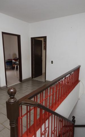 Casa à venda com 256m², 6 quartos e 3 vagas Casa à venda com 256m², 6 quartos e 3 vagasHall