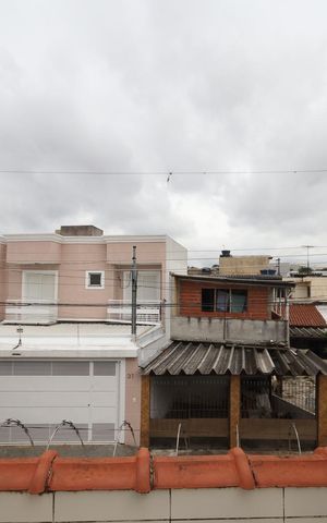 Casa à venda com 256m², 6 quartos e 3 vagas Casa à venda com 256m², 6 quartos e 3 vagasVista
