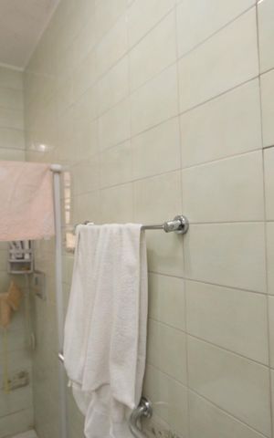 Casa à venda com 256m², 6 quartos e 3 vagas Casa à venda com 256m², 6 quartos e 3 vagasBanheiro da Suíte 1