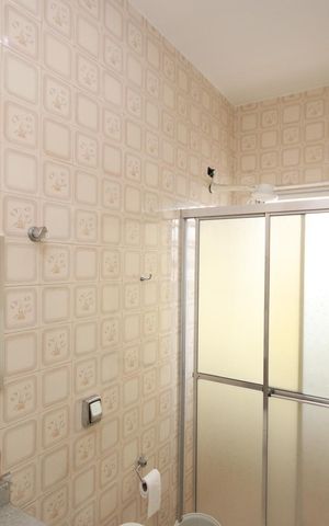 Casa à venda com 256m², 6 quartos e 3 vagas Casa à venda com 256m², 6 quartos e 3 vagasBanheiro da Suíte 2