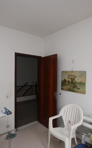 Casa à venda com 256m², 6 quartos e 3 vagas Casa à venda com 256m², 6 quartos e 3 vagasQuarto 4