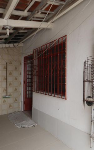 Casa à venda com 256m², 6 quartos e 3 vagas Casa à venda com 256m², 6 quartos e 3 vagasQuintal / Área de Serviço