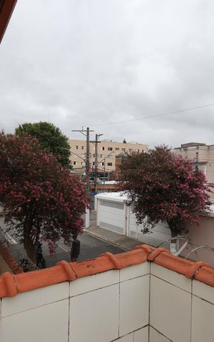 Casa à venda com 256m², 6 quartos e 3 vagas Casa à venda com 256m², 6 quartos e 3 vagasVista