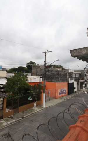 Casa à venda com 256m², 6 quartos e 3 vagas Casa à venda com 256m², 6 quartos e 3 vagasVista