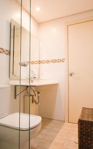 Casa de condomínio para alugar com 375m², 5 quartos e 4 vagas Casa de condomínio para alugar com 375m², 5 quartos e 4 vagasBanheiro 1