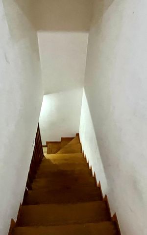 Casa para alugar com 150m², 3 quartos e 2 vagas Casa para alugar com 150m², 3 quartos e 2 vagasEscada