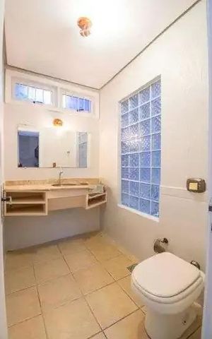 Casa para alugar com 350m², 5 quartos e 5 vagas Casa para alugar com 350m², 5 quartos e 5 vagasBanheiro 1