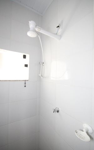 Casa para alugar com 80m², 2 quartos e sem vaga Casa para alugar com 80m², 2 quartos e sem vagaBanheiro da Suíte 1