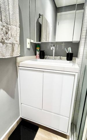 Apartamento à venda com 74m², 2 quartos e 1 vaga Apartamento à venda com 74m², 2 quartos e 1 vagaBanheiro