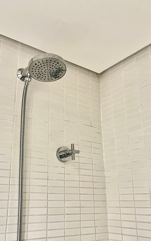Apartamento à venda com 74m², 2 quartos e 1 vaga Apartamento à venda com 74m², 2 quartos e 1 vagaBanheiro