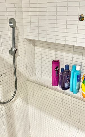 Apartamento à venda com 74m², 2 quartos e 1 vaga Apartamento à venda com 74m², 2 quartos e 1 vagaBanheiro