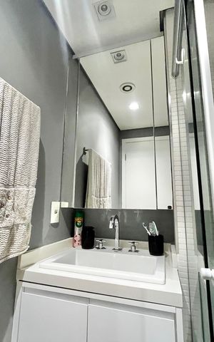 Apartamento à venda com 74m², 2 quartos e 1 vaga Apartamento à venda com 74m², 2 quartos e 1 vagaBanheiro