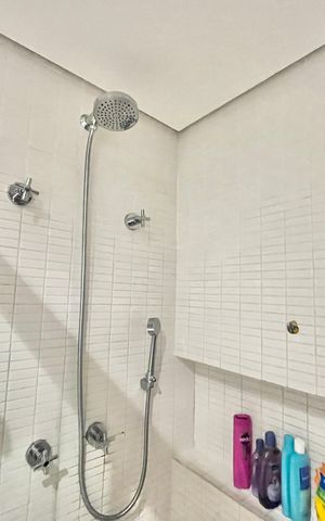 Apartamento à venda com 74m², 2 quartos e 1 vaga Apartamento à venda com 74m², 2 quartos e 1 vagaBanheiro
