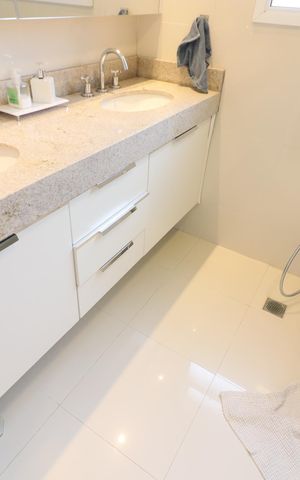 Apartamento à venda com 137m², 3 quartos e 2 vagasBanheiro da Suíte 1