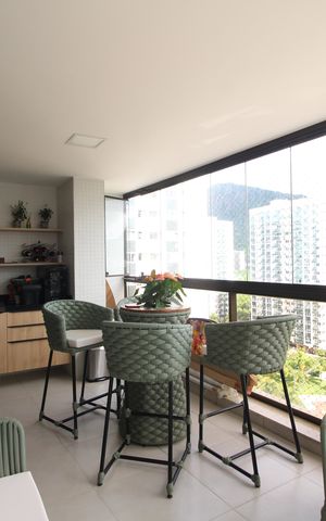 Apartamento à venda com 160m², 4 quartos e 3 vagasVaranda