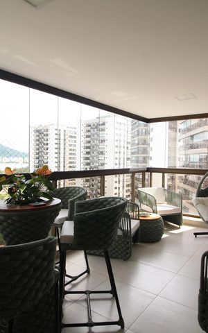 Apartamento à venda com 160m², 4 quartos e 3 vagasVaranda