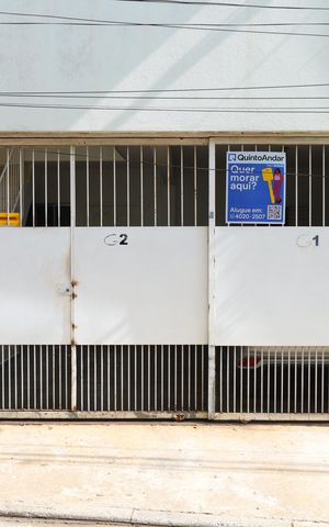 Casa para alugar com 60m², 2 quartos e 1 vagaPlaca instalada no portão do imóvel - Código da placa:YZUS-1623