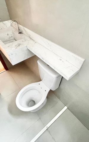 Casa à venda com 70m², 2 quartos e 2 vagas Casa à venda com 70m², 2 quartos e 2 vagasBanheiro da Suíte 1