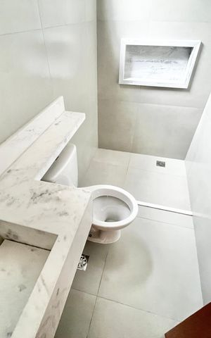 Casa à venda com 70m², 2 quartos e 2 vagas Casa à venda com 70m², 2 quartos e 2 vagasBanheiro da Suíte 1