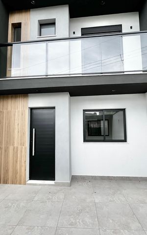 Casa à venda com 70m², 2 quartos e 2 vagas Casa à venda com 70m², 2 quartos e 2 vagasGaragem
