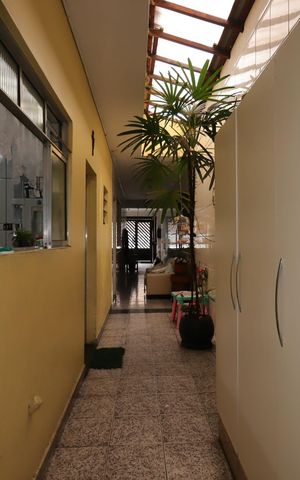 Casa à venda com 144m², 3 quartos e 2 vagasCorredor externo