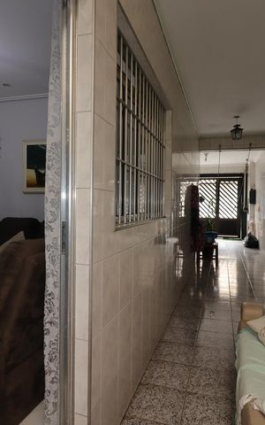 Casa à venda com 144m², 3 quartos e 2 vagasCorredor externo