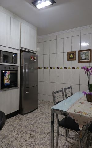 Casa à venda com 144m², 3 quartos e 2 vagasCozinha