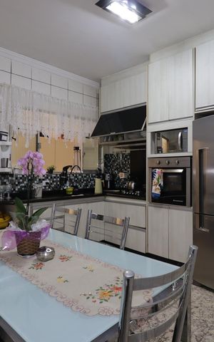 Casa à venda com 144m², 3 quartos e 2 vagasCozinha