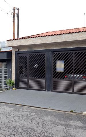 Casa à venda com 144m², 3 quartos e 2 vagasFachada