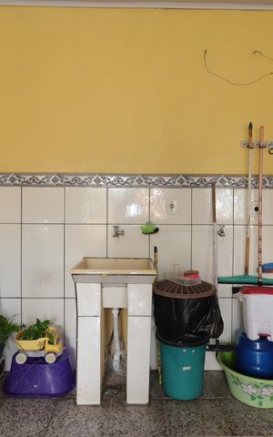 Casa à venda com 144m², 3 quartos e 2 vagasCasa dos Fundos - Área de Serviço