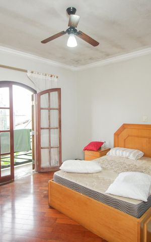 Casa à venda com 220m², 4 quartos e 2 vagas Casa à venda com 220m², 4 quartos e 2 vagasSuíte 1