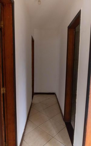 Casa à venda com 240m², 2 quartos e sem vaga Casa à venda com 240m², 2 quartos e sem vagaCorredor