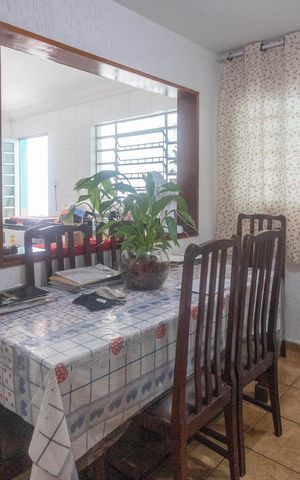 Casa à venda com 130m², 3 quartos e 2 vagas Casa à venda com 130m², 3 quartos e 2 vagasCopa