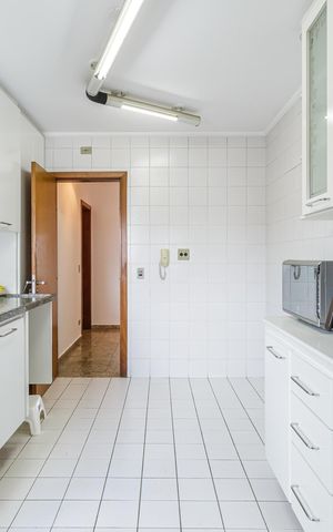 Apartamento à venda com 144m², 4 quartos e 2 vagas Apartamento à venda com 144m², 4 quartos e 2 vagasCozinha