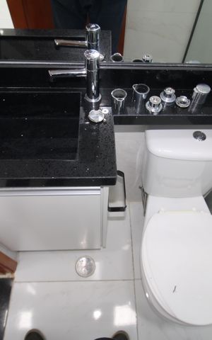 Apartamento à venda com 55m², 2 quartos e 2 vagasBanheiro 1