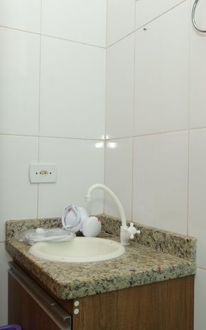 Casa de condomínio à venda com 54m², 2 quartos e 2 vagasBanheiro 1 - Suíte 1