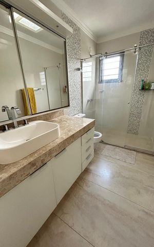 Casa à venda com 354m², 4 quartos e 2 vagas