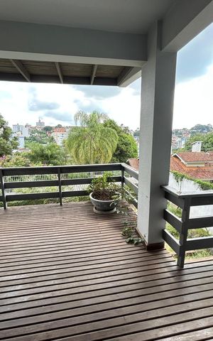 Casa à venda com 354m², 4 quartos e 2 vagas