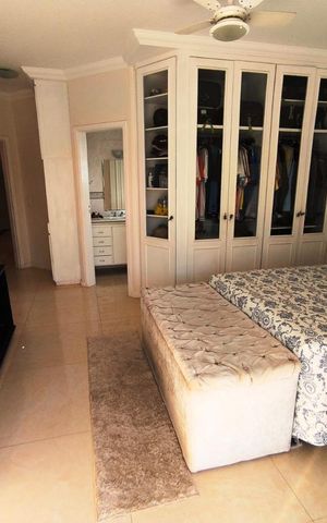 Casa de condomínio para alugar com 392m², 8 quartos e sem vaga