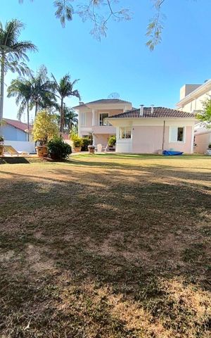 Casa de condomínio para alugar com 392m², 8 quartos e sem vaga