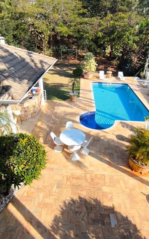 Casa de condomínio para alugar com 392m², 8 quartos e sem vaga