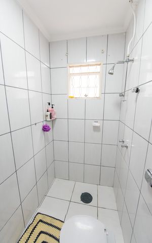 Casa para alugar com 270m², 3 quartos e 2 vagas Casa para alugar com 270m², 3 quartos e 2 vagasBanheiro Social