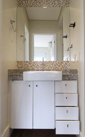 Apartamento à venda com 57m², 1 quarto e 2 vagasBanheiro da Suíte